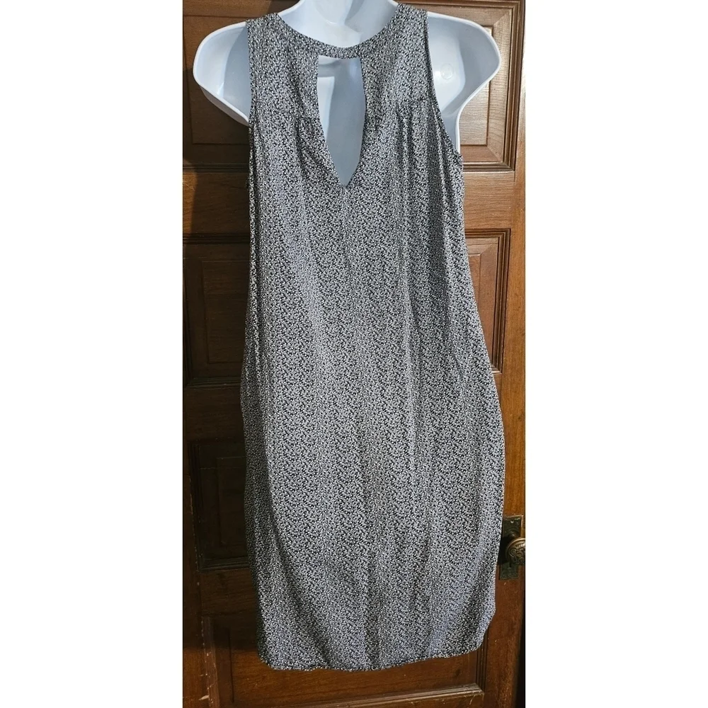Old Navy V-Neck Shift Dress